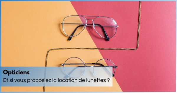deux paires de lunettes sur un fond bicolore et séparés par une chaîne