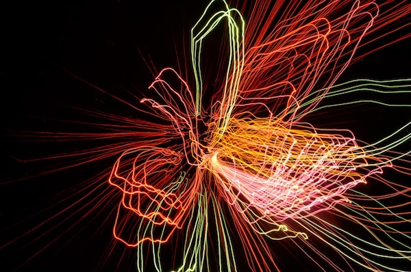 ondes de lumière multicolores